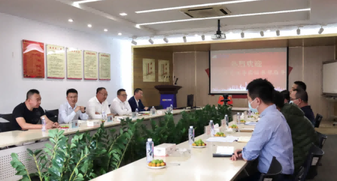 东莞市工信局与镇经发局领导莅临55世纪参观指导